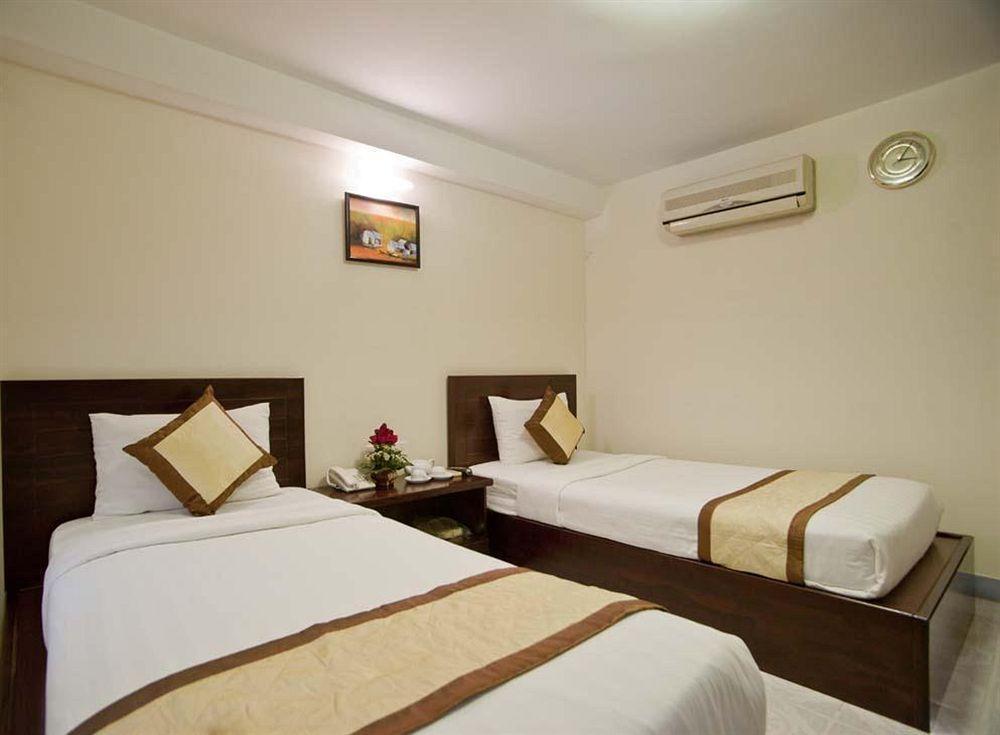 Oyo 438 Small Bay Hotel 호치민 외부 사진