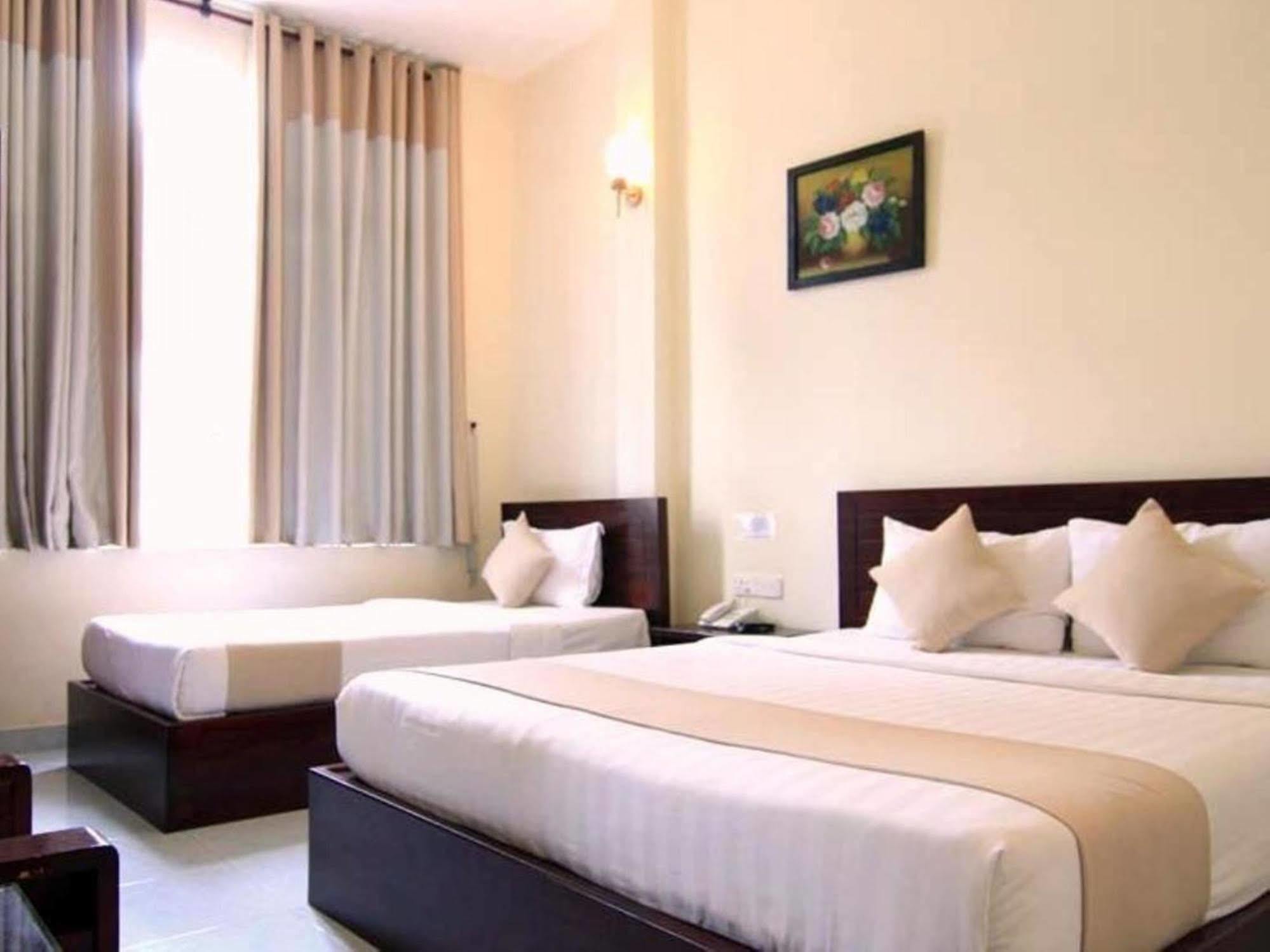 Oyo 438 Small Bay Hotel 호치민 외부 사진