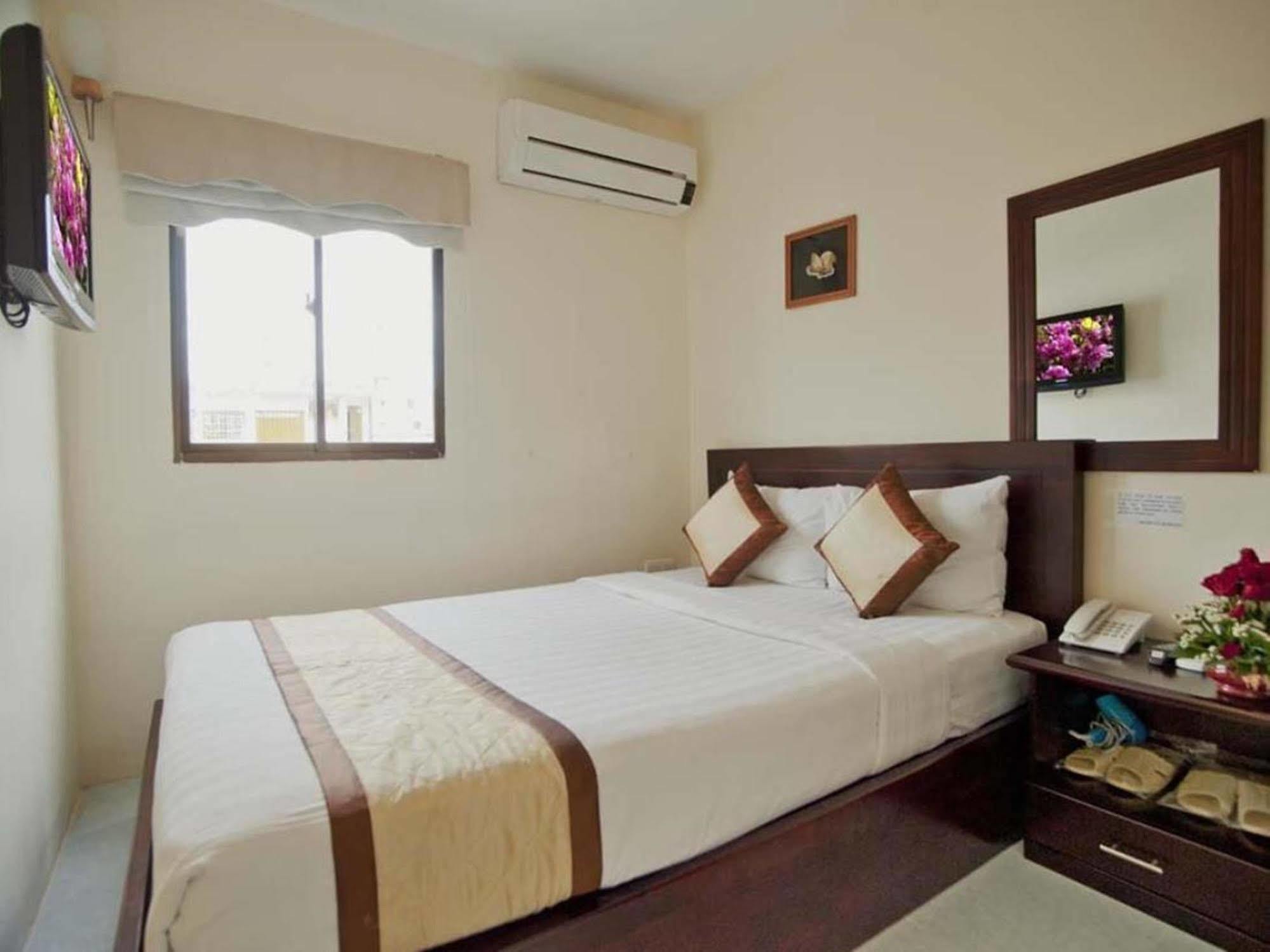 Oyo 438 Small Bay Hotel 호치민 외부 사진