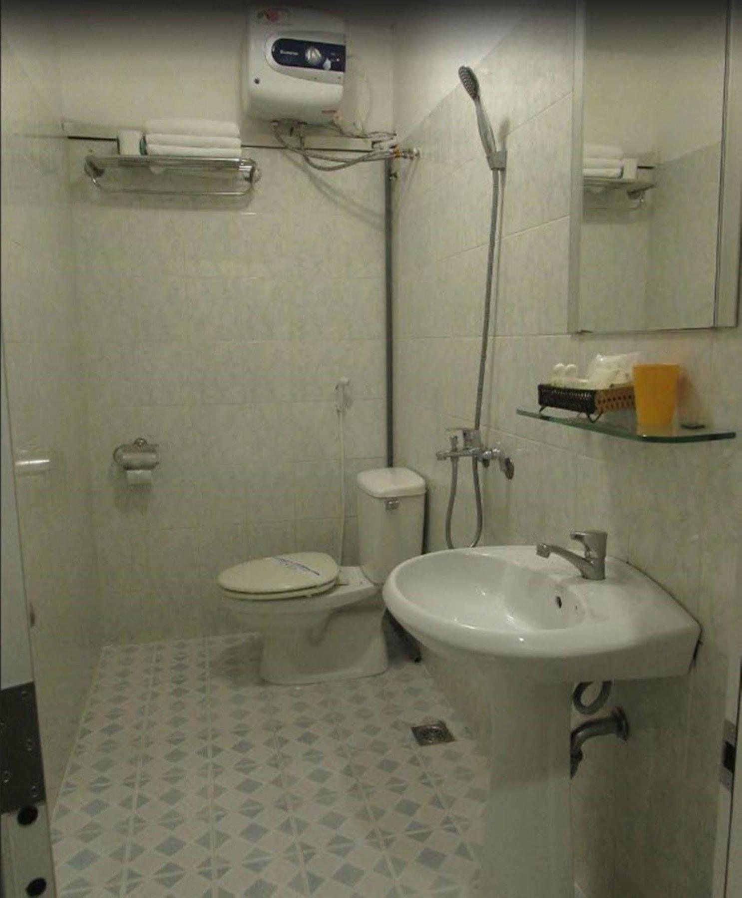 Oyo 438 Small Bay Hotel 호치민 외부 사진