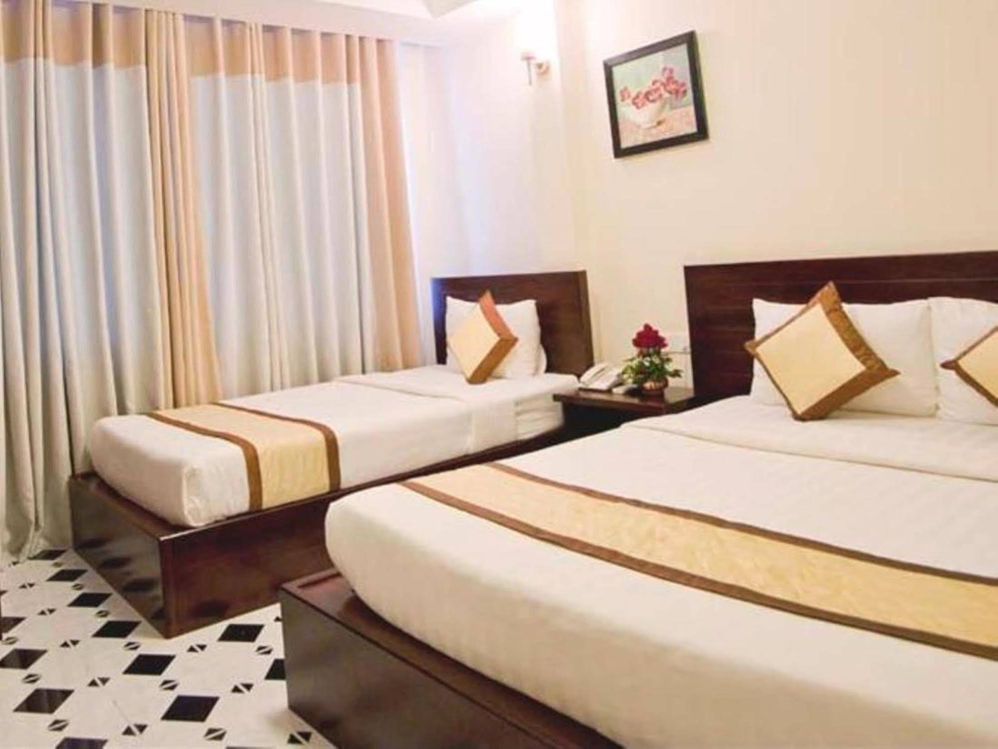 Oyo 438 Small Bay Hotel 호치민 외부 사진