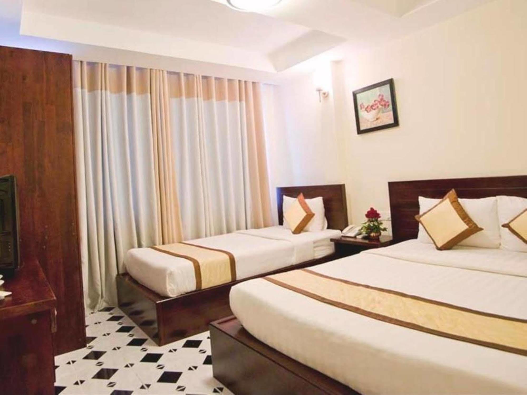 Oyo 438 Small Bay Hotel 호치민 외부 사진