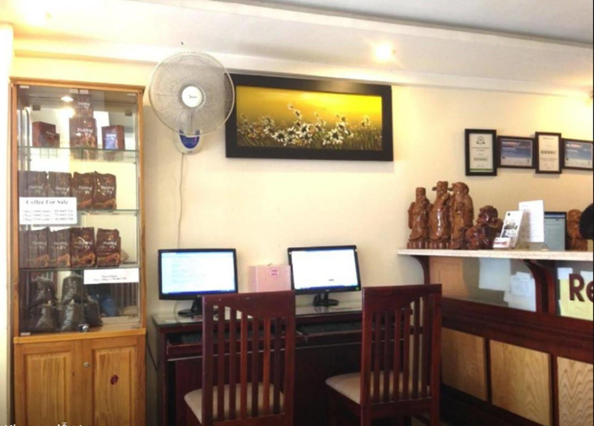 Oyo 438 Small Bay Hotel 호치민 외부 사진