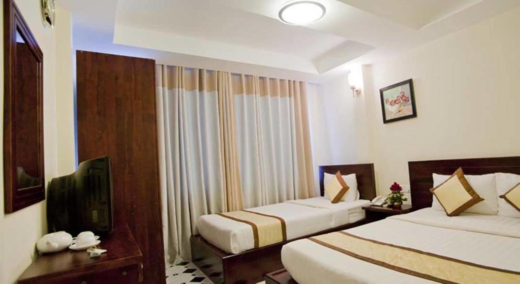 Oyo 438 Small Bay Hotel 호치민 외부 사진