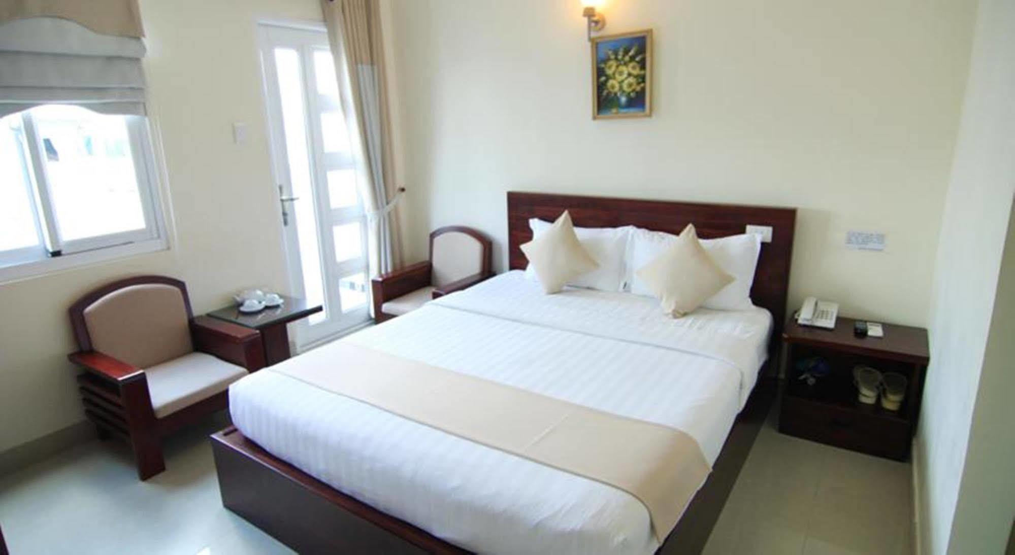 Oyo 438 Small Bay Hotel 호치민 외부 사진