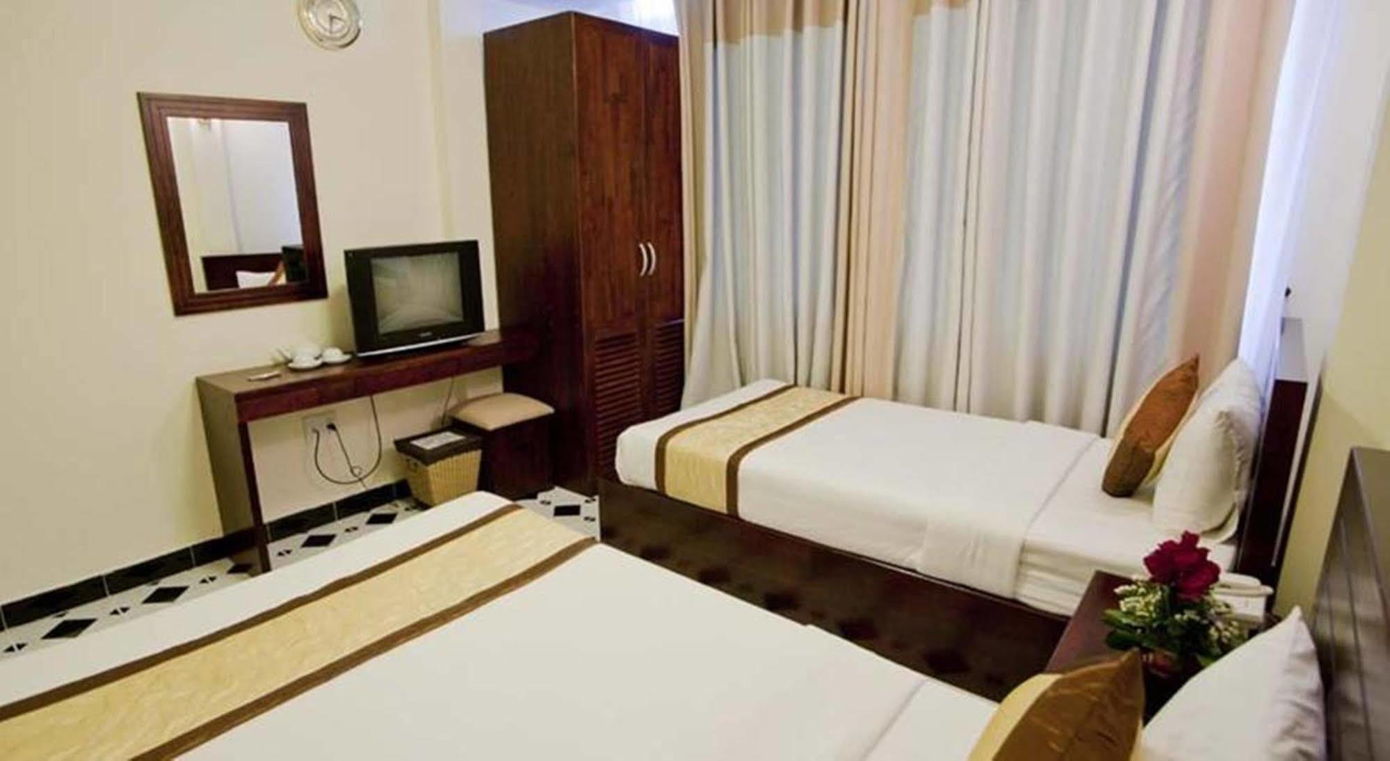 Oyo 438 Small Bay Hotel 호치민 외부 사진