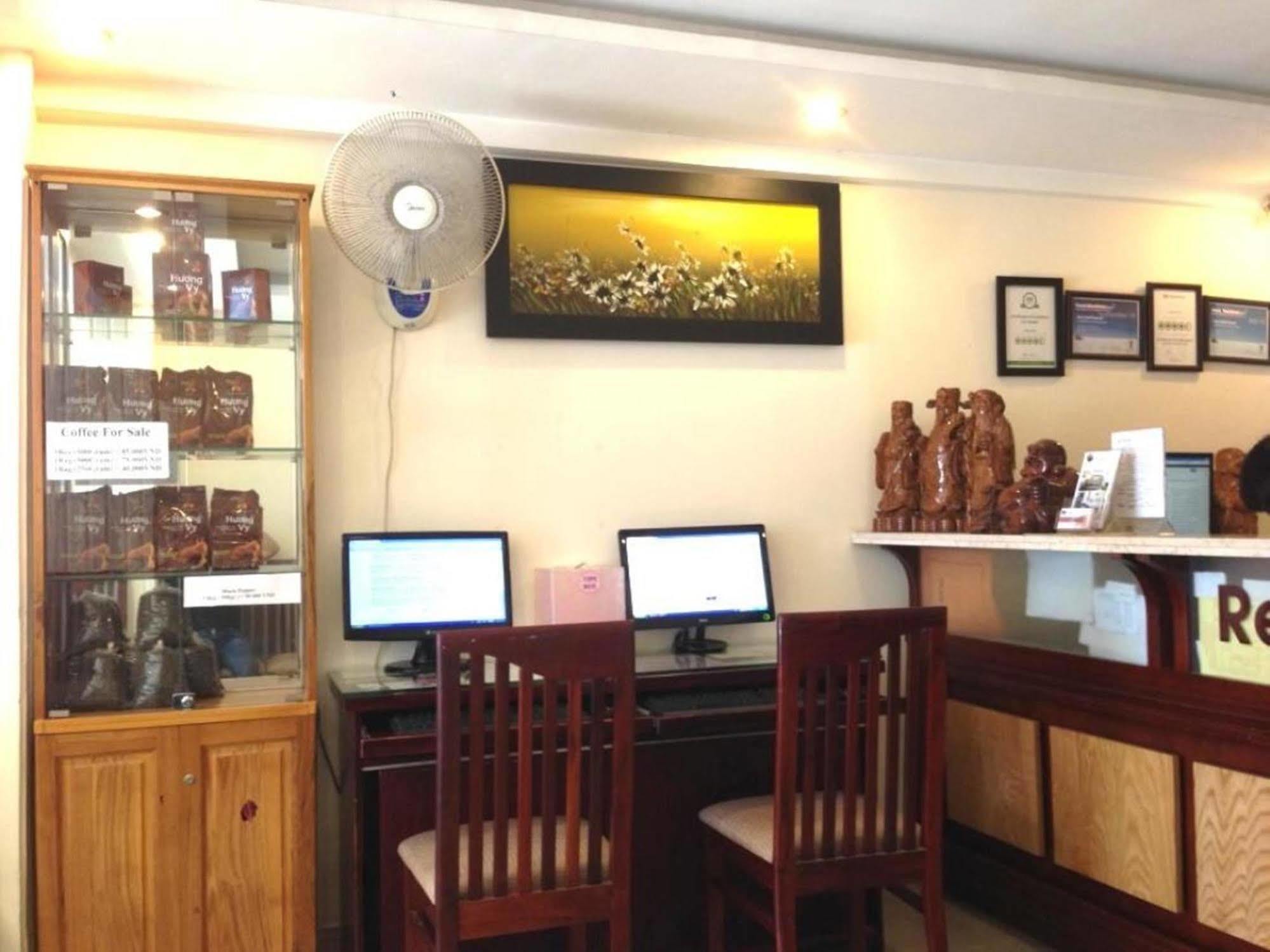 Oyo 438 Small Bay Hotel 호치민 외부 사진