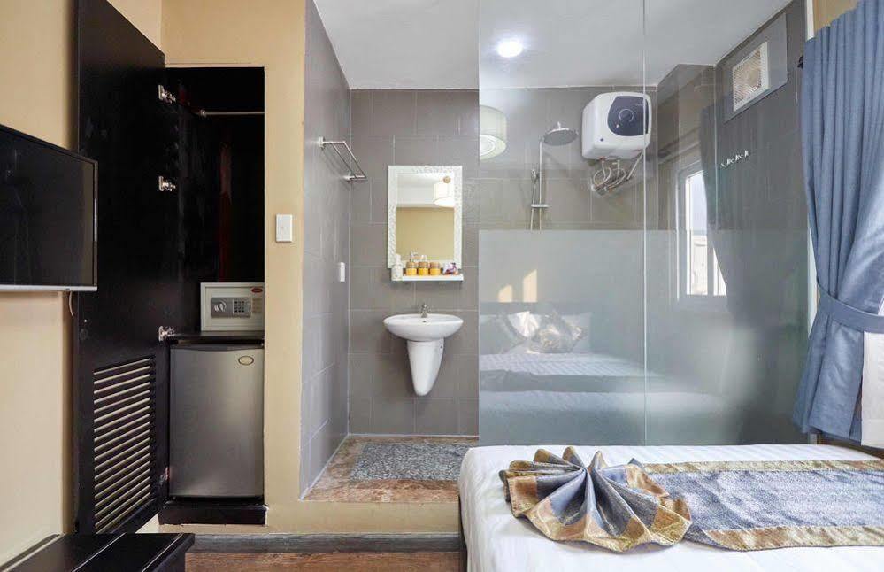 Oyo 438 Small Bay Hotel 호치민 외부 사진