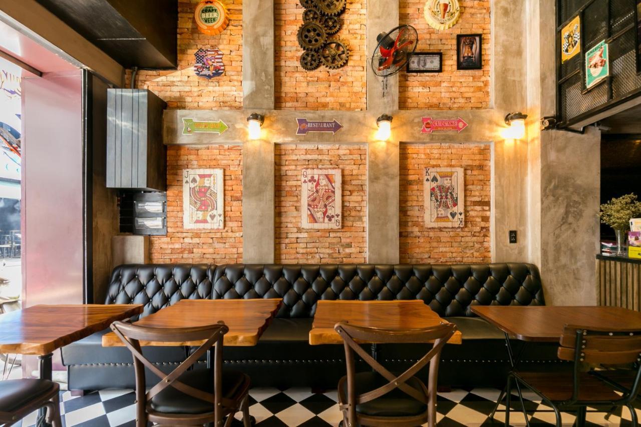 Oyo 438 Small Bay Hotel 호치민 외부 사진