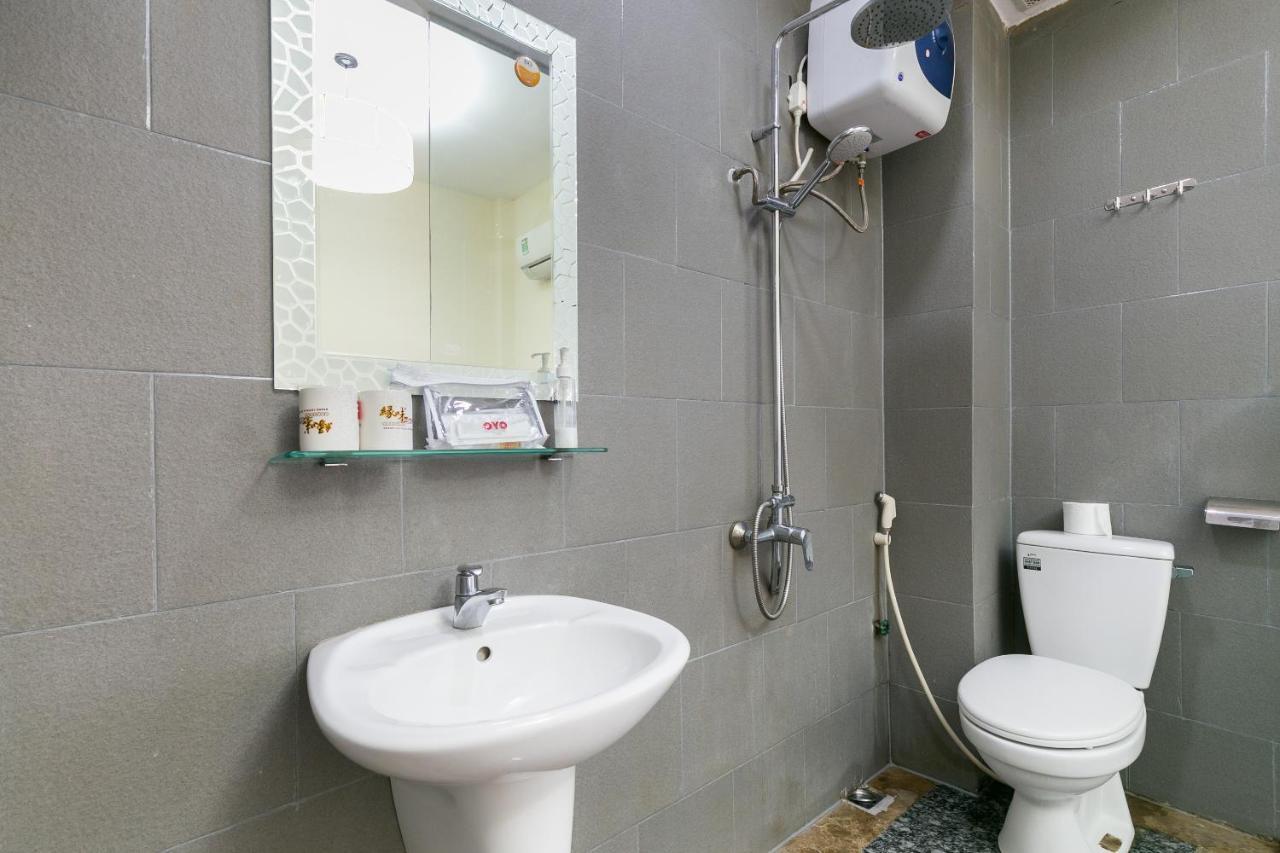 Oyo 438 Small Bay Hotel 호치민 외부 사진